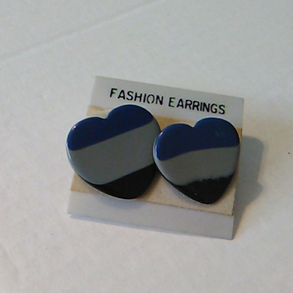 Jewelry - New Heart shaped earrings